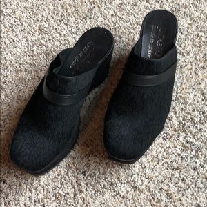 COPY - Pedro Garcia black clog